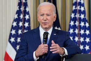 ARCHIVO – El presidente Joe Biden responde preguntas de reporteros en la Sala del Comedor del Estado de la Casa Blanca, en Washington, el 9 de noviembre de 2022. (AP Foto/Susan Walsh, Archivo)