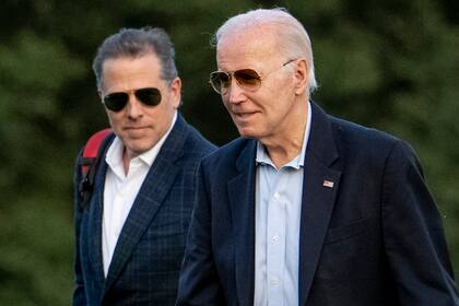 Archivo.- El presidente Joe Biden y su hijo Hunter Biden llegan a Fort McNair, el 25 de junio de 2023, en Washington