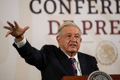 ARCHIVO - El presidente mexicano Andrés Manuel López Obrador da su conferencia de prensa matutina en el Palacio Nacional en la Ciudad de México. (AP Foto/Marco Ugarte, Archivo)