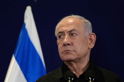 ARCHIVO - El primer ministro israelí Benjamin Netanyahu asiste a una conferencia de prensa con el canciller alemán Olaf Scholz en Tel Aviv, Israel, 17 de octubre de 2023. Netanyahu brilla por su ausencia de la lista de quienes se declaran responsables en Israel por la incursión de Hamas. (AP Foto/Maya Alleruzzo, Pool, File)