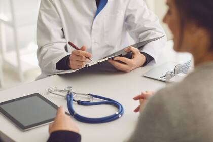 (Archivo) El programa de salud Medicaid ofrece cobertura a más de dos millones de migrantes