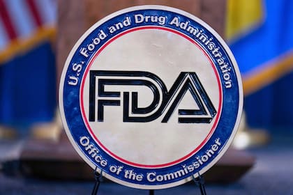 ARCHIVO – El sello de la Administración de Alimentos y Medicamentos de Estados Unidos (FDA, por sus siglas en inglés). Incoporó un Chief AI Officer (AP Foto/Jose Luis Magana, Archivo)