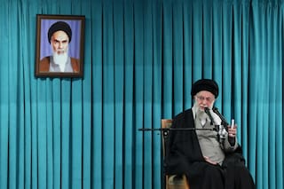 Cae un tirano y comienza una peligrosa incertidumbre