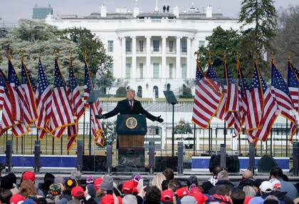 ARCHIVO - En esta fotografía del 6 de enero de 2021, el presidente Donald Trump habla durante un mitin en Washington. (AP Foto/Jacquelyn Martin, Archivo)