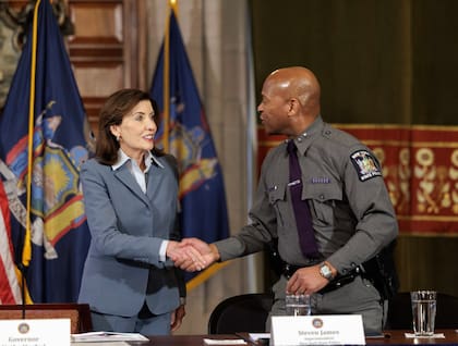 (Archivo) Hochul tomó medidas de prevención en Nueva York tras los ataques