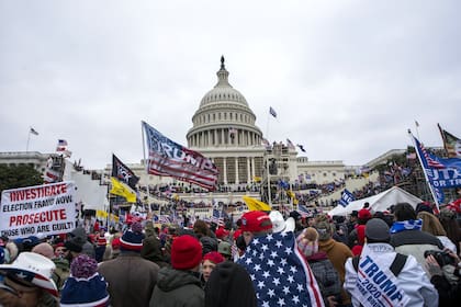 Archivo.- Insurrecciones leales al presidente Donald Trump se manifiestan en el Capitolio de Estados Unidos en Washington el 6 de enero de 2021