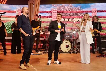 ARCHIVO-. Jey Mammon conduce La Peña de Morfi acompañado por Jésica Cirio.