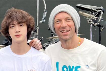 ARCHIVO-. Jin de BTS lanzó su primera canción junto a Colplay en el Estadio de River Plate.