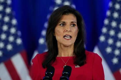 ARCHIVO - La antigua precandidata presidencial republicana y exembajadora ante la ONU Nikki Haley habla en una conferencia de prensa el 6 de marzo de 2024, en Charleston, Carolina del Sur. (AP Foto/Chris Carlson, Archivo)