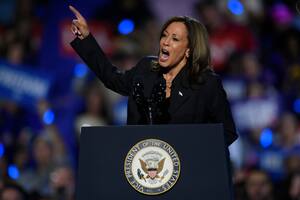 Archivo.- La candidata presidencial demócrata, la vicepresidenta Kamala Harris, habla durante un mitin de campaña el viernes 1° de noviembre de 2024, en Milwaukee, Wisconsin (AP Foto/Paul Beaty)