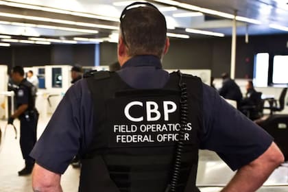 (Archivo) La CBP recomienda verificar en los canales oficiales el contacto antes de proporcionar cualquier dato