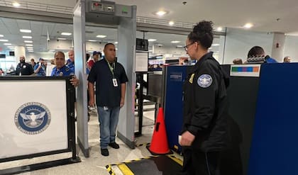 (Archivo) La mujer contó que las autoridades la interrogaron junto a otros pasajeros