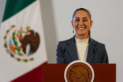 Archivo.- La presidenta mexicana, Claudia Sheinbaum, en conferencia de prensa en el Palacio Nacional en Ciudad de México, el 2 de octubre de 2024, la mañana después de su toma de protesta