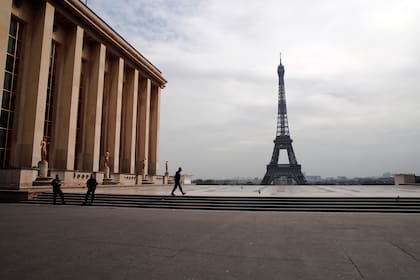 ARCHIVO -  la Torre Eiffel, AP Foto/Francois Mori, Archivo)