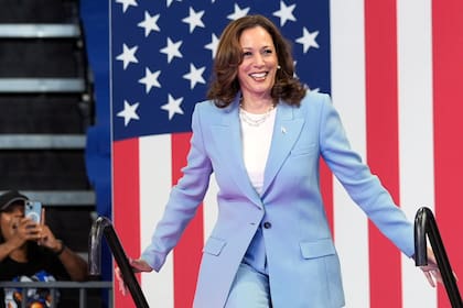 ARCHIVO - La vicepresidenta Kamala Harris llega a un evento de campaña el 30 de julio de 2024 en Atlanta. (AP Foto/John Bazemore)