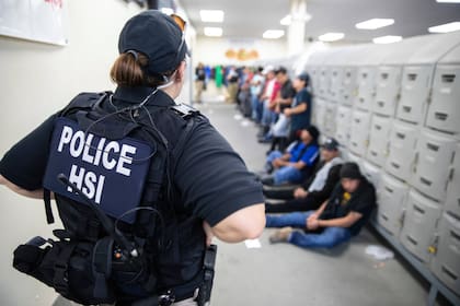 (Archivo) Las autoridades informaron que los cuatro hombres interceptados en la frontera permanecen bajo arresto