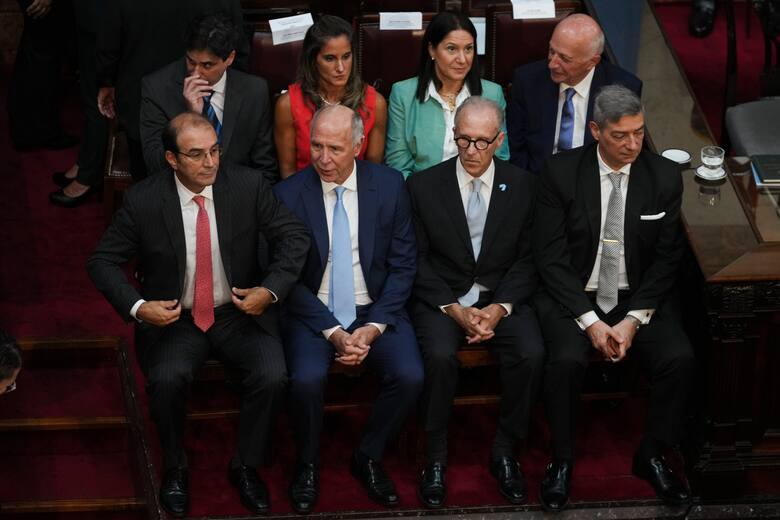 ARCHIVO - Los jueces de la Corte Suprema de Argentina, de izquierda a derecha, Manuel García Mansilla, Ricardo Lorenzetti, Carlos Rosenkrantz y Horacio Rosatti, esperan la llegada del presidente Javier Milei para dar su discurso anual a la nación en Buenos Aires, Argentina, el 1 de marzo de 2025. (AP Foto/Rodrigo Abd, Archivo)
Rodrigo Abd - AP