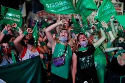 ARCHIVO - Militantes pro aborto en Buenos Aires (AP Foto/Natacha Pisarenko, archivo)