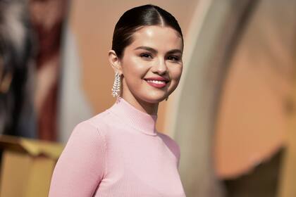 ARCHIVO- Selena Gómez es actriz, empresaria, modelo, cantante y una de las celeebridades con más seguidores en Instagram del mundo (Foto Richard Shotwell/Invision/AP, archivo)