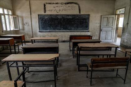 ARCHIVO - Un salón en una escuela hazara chií se ve vacía en Kabul, Afganistán, el domingo 31 de julio de 2022.  (AP Foto/Ebrahim Noroozi, Archivo)
