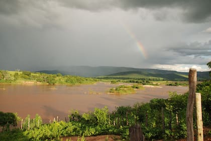 Arcoiris sobre el río Jequitinhonha.