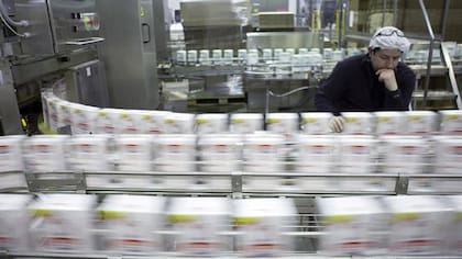 Mega fusión: Arcor y Danone avanzan con un plan para quedarse con La Serenísima y unificar su negocio lácteo 7 El objetivo de Arcor y Danone es unificar todos sus negocios lácteos en una única compañía que sería la dueña exclusiva de la marca La Serenísima