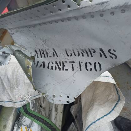 "Área compás magnético" dice una de las inscripciones de los restos hallados por la misión búlgara