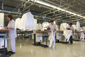 Área de planchado en la fábrica de Inditex, en Arteixo