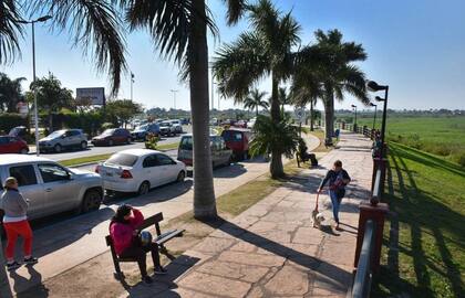 Área protegida: en la nueva costanera de la capital está prohibido tomar bebidas alcohólicas, la venta ambulante, remontar barriletes, tocar guitarra y cualquier manifestación política