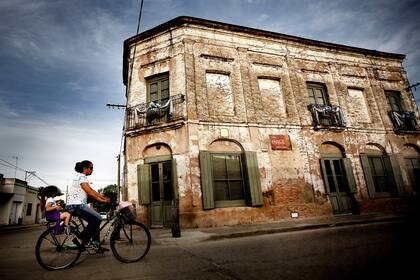 En Areco, las fachadas de las casonas lucen su estilo colonial