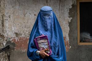 La drástica decisión de los talibanes sobre el acceso de las mujeres afganas a la universidad