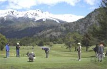 El emprendimiento de Bariloche tiene infraestructura para practicar golf, polo y esquí