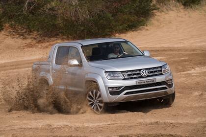 Arena. Mantener un ritmo de marcha ágil, que impida que el peso hunda el vehículo; se deben desinflar mucho los neumáticos para tener más tracción