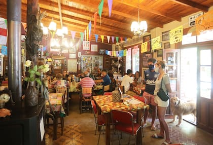 Las empanadas son el secreto de la Fonda de Guillermina