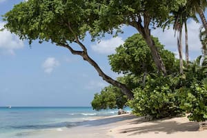 Cómo es la pequeña isla del Caribe que visita Alberto Fernández