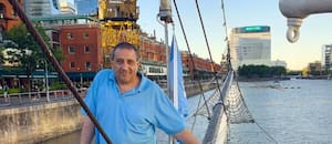 Se enamoró de Argentina, no le importó dejar la medicina para ser albañil, y hoy ejerce su vocación con éxito