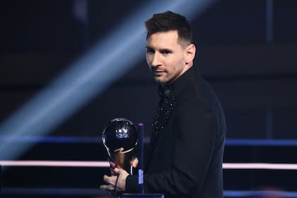 Argentina and Paris Saint-Germain forward Lionel Messi poses on stage after receiving the Best FIFA Menís Player award during the Best FIFA Football Awards 2022 ceremony in Paris on February 27, 2023. (Photo by FRANCK FIFE / AFP)