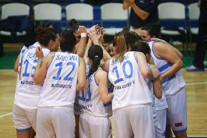 Argentina debutó con un triunfo ante las locales