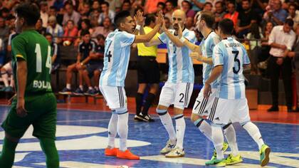 Argentina debutó con una goleada 6-1 ante Bolivia