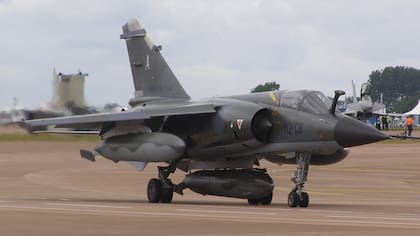 Argentina está negociando con Francia la compra de 12 aviones Mirage F1, algunos Mirage 2000 y motores para poder utilizar la veintena de Pucarás que están actualmente inmovilizados