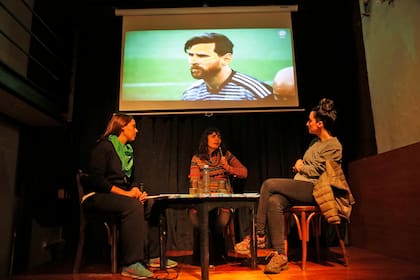 Argentina-Nigeria: el partido, con ojos feministas desde un bar de Parque Centenario