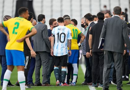 Argentina no quiere disputar el duelo ante Brasil suspendido en San Pablo por las eliminatorias. La idea es disputar dos partidos en septiembre e incluso un tercero en noviembre