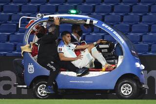 Polémico. Conmebol reveló la charla de VAR por el rodillazo que dañó a Palacios