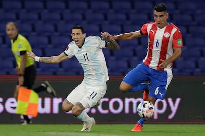 Di María entró un rato contra Paraguay y, ahora, otra vez, estará en el banco