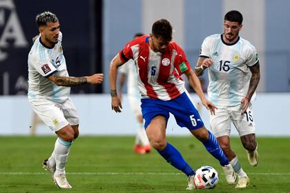 Argentina-Paraguay, por las eliminatorias del Mundial Qatar 2022; la sociedad entre Paredes y De Paul, probada y con buenos rendimientos; ahora el contexto es otro