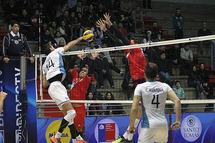 Argentina tampoco cedió un set ante Perú