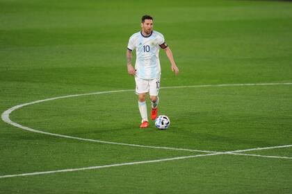 Messi jugó más atrás que como está haciéndolo en Barcelona bajó la dirección de Ronald Koeman; no hizo diferencias importantes en la gestación, pero ofreció pinceladas