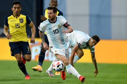 La selección argentina atestigua un Messi más habilitador que anotador en comparación con Barcelona: en el equipo nacional el capitán anota 1,77 veces por cada pase-gol, y en el club, 2,48 veces.