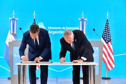 Argentina y Estados Unidos firman el acuerdo de intercambio de información financiera y tributaria.