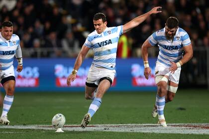 Argentina's Emiliano Boffelli kicks a penalty during the rugby union Test match between New Zealand and Argentina at Orangetheory Stadium in Christchurch on August 27, 2022. (Photo by Marty MELVILLE / AFP)